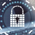 Imagen de un candado digital sobre una laptop